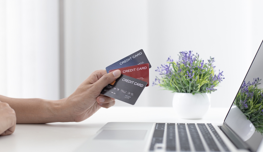 CreditCardCompare.com.au reveal Aussies use their credit cards 23 times per month on average